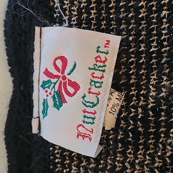 LIKE NEW VTG Nutcracker Pontsettia Metallic Sparkle Scalloped Hem Sweater - Picture 4 of 14